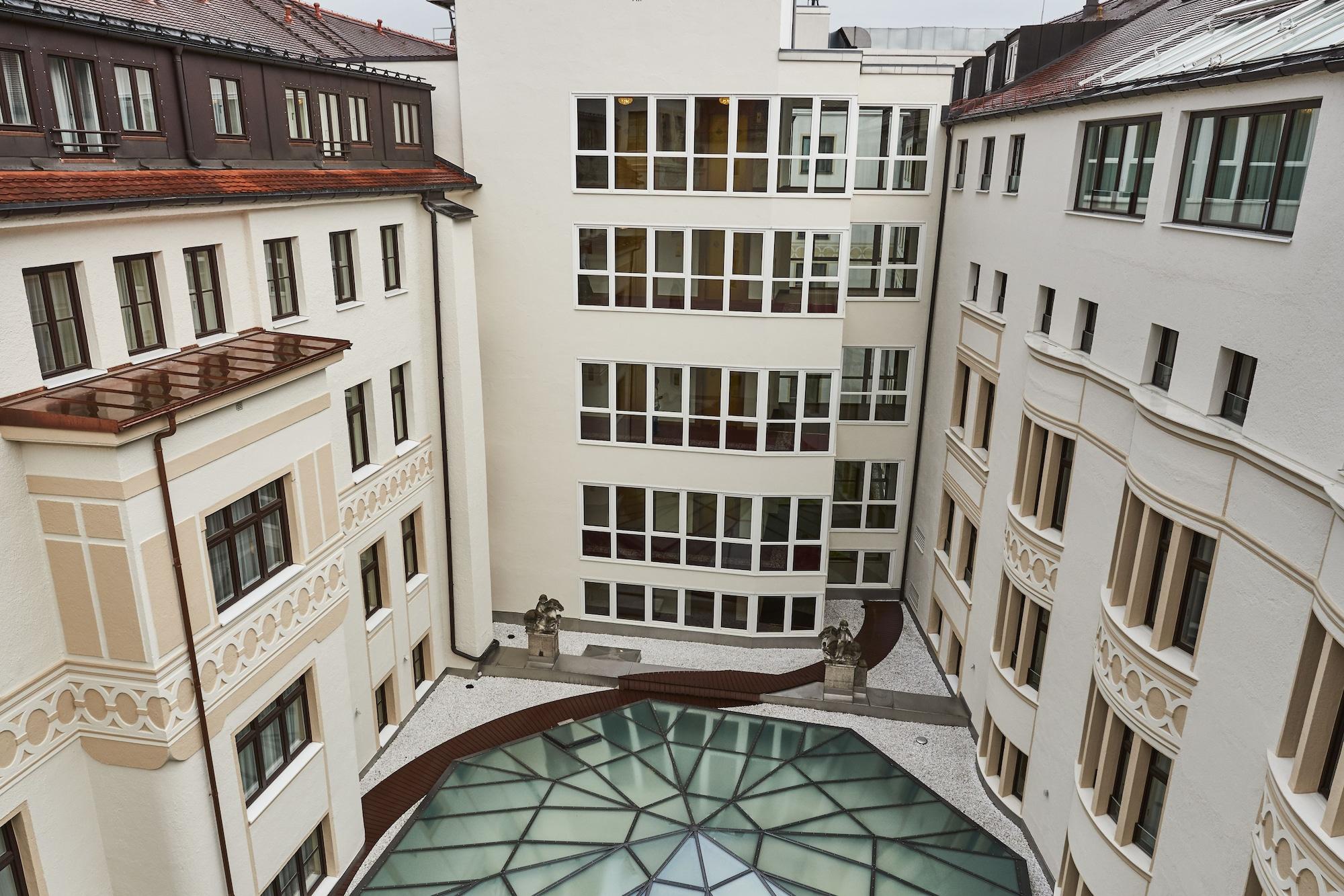 Vier Jahreszeiten Kempinski Hotel 5*