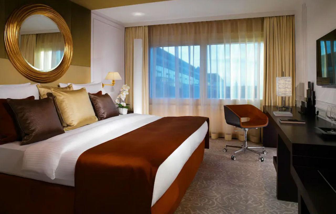 Vier Jahreszeiten Kempinski Hotel 5*
